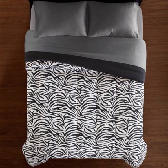Bedding Zebra Microfiber Comforter Poshmark